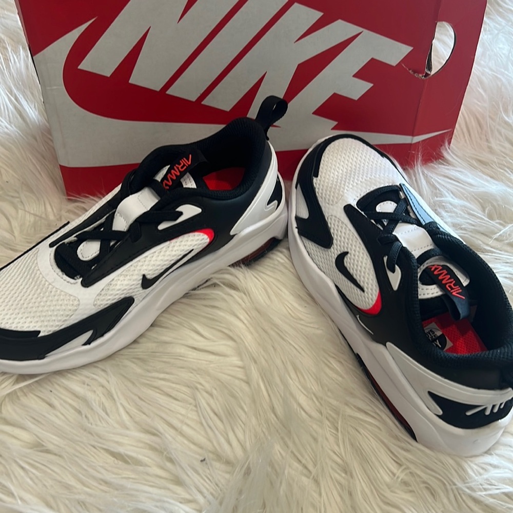 Nike - Picture 1 of 8